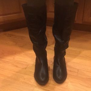 Women’s black boots never worn size 7 euc
